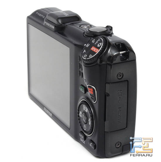 Fujifilm FinePix F550EXR - задняя сторона и боковая грань