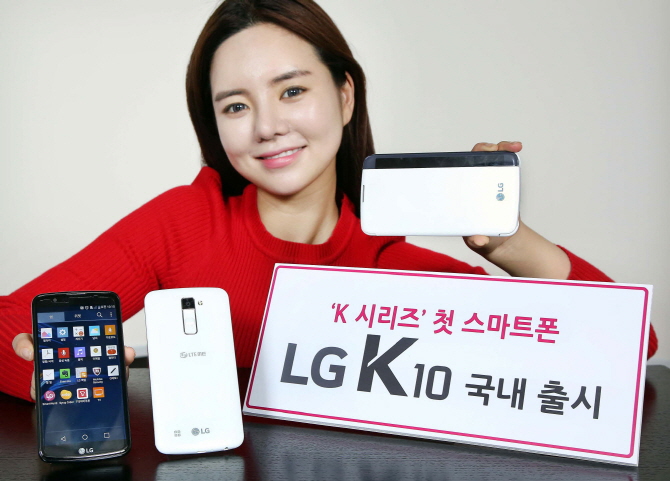 Смартфон LG K10 выходит в продажу