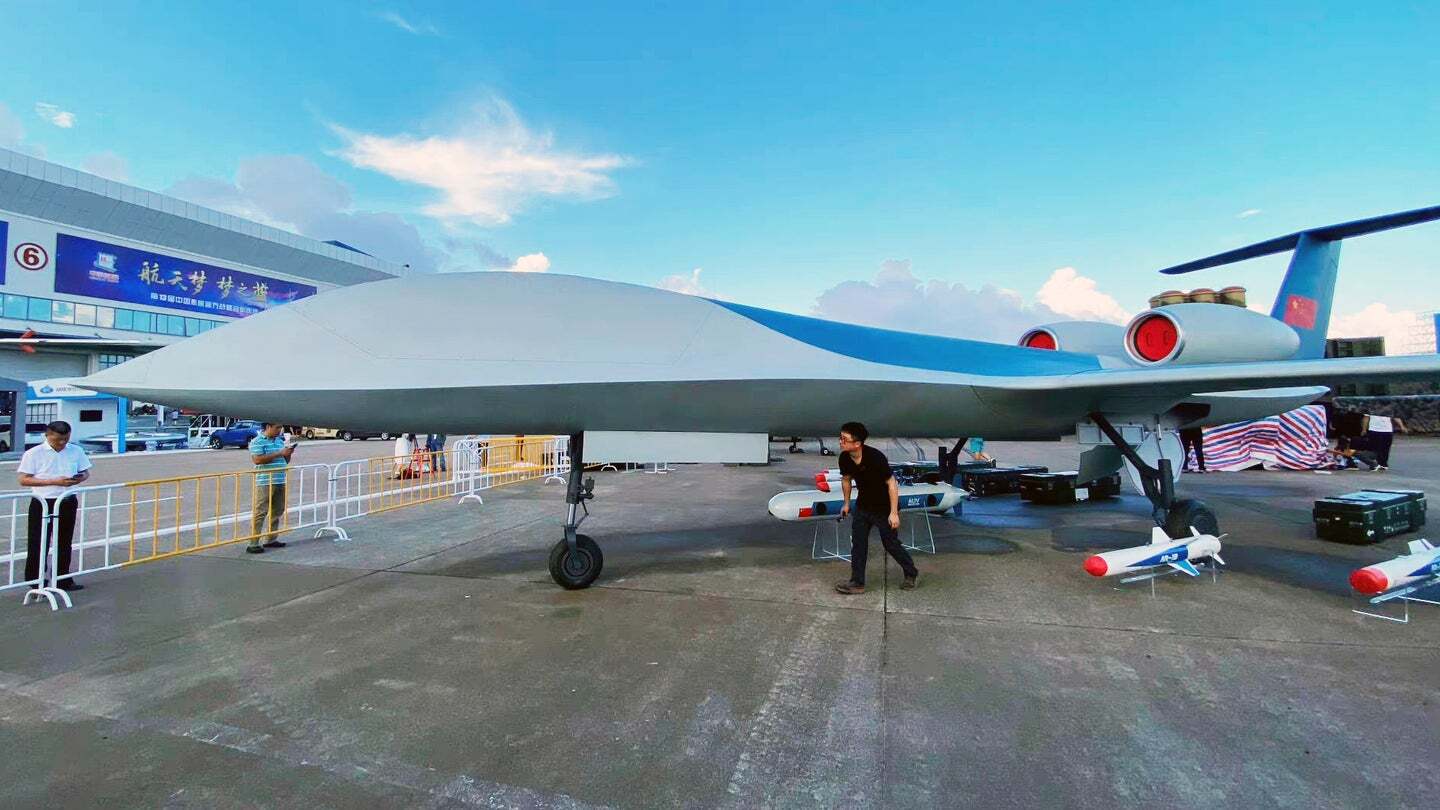 Китай представил дрон нового поколения с выносливостью 20 часов и скоростью до 800 км/ч
