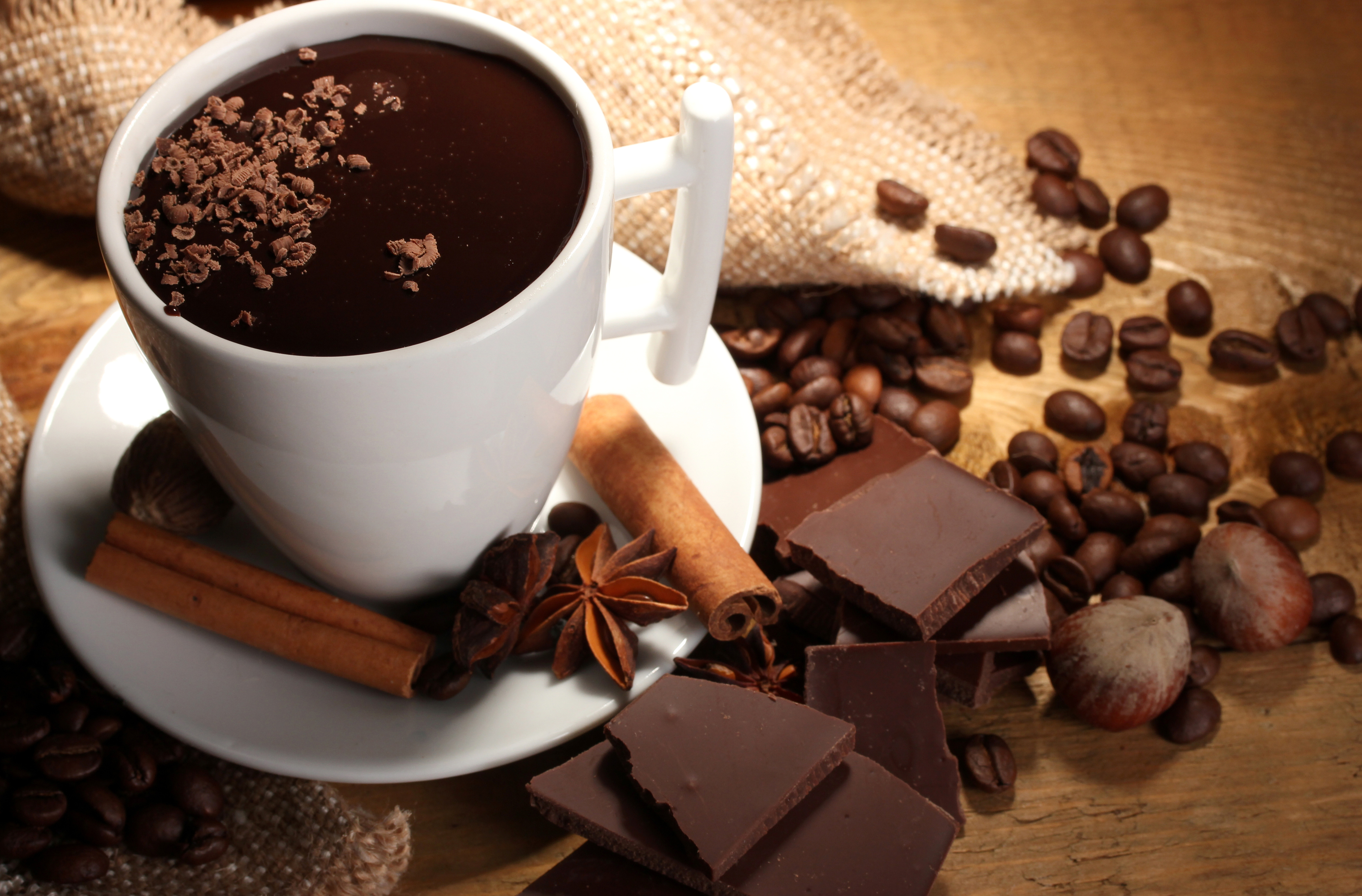 Диетолог рассказала о вреде сочетания шоколада с кофе