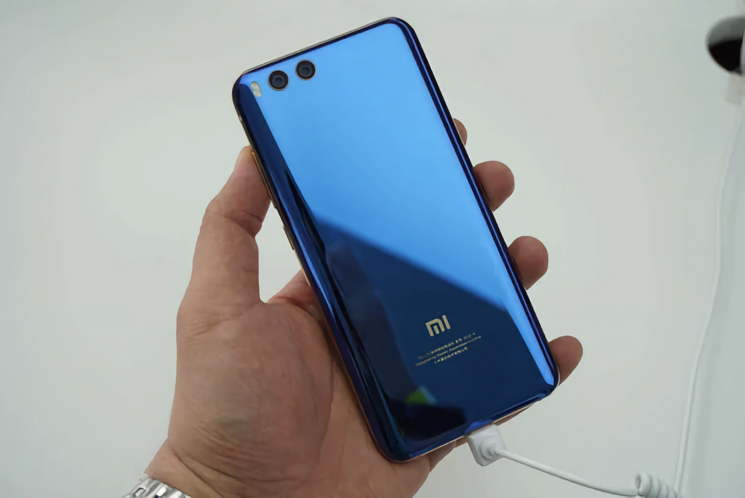 Устали от выпирающих камер в смартфонах? Xiaomi нашла способ, как спрятать  их в корпус — Ferra.ru