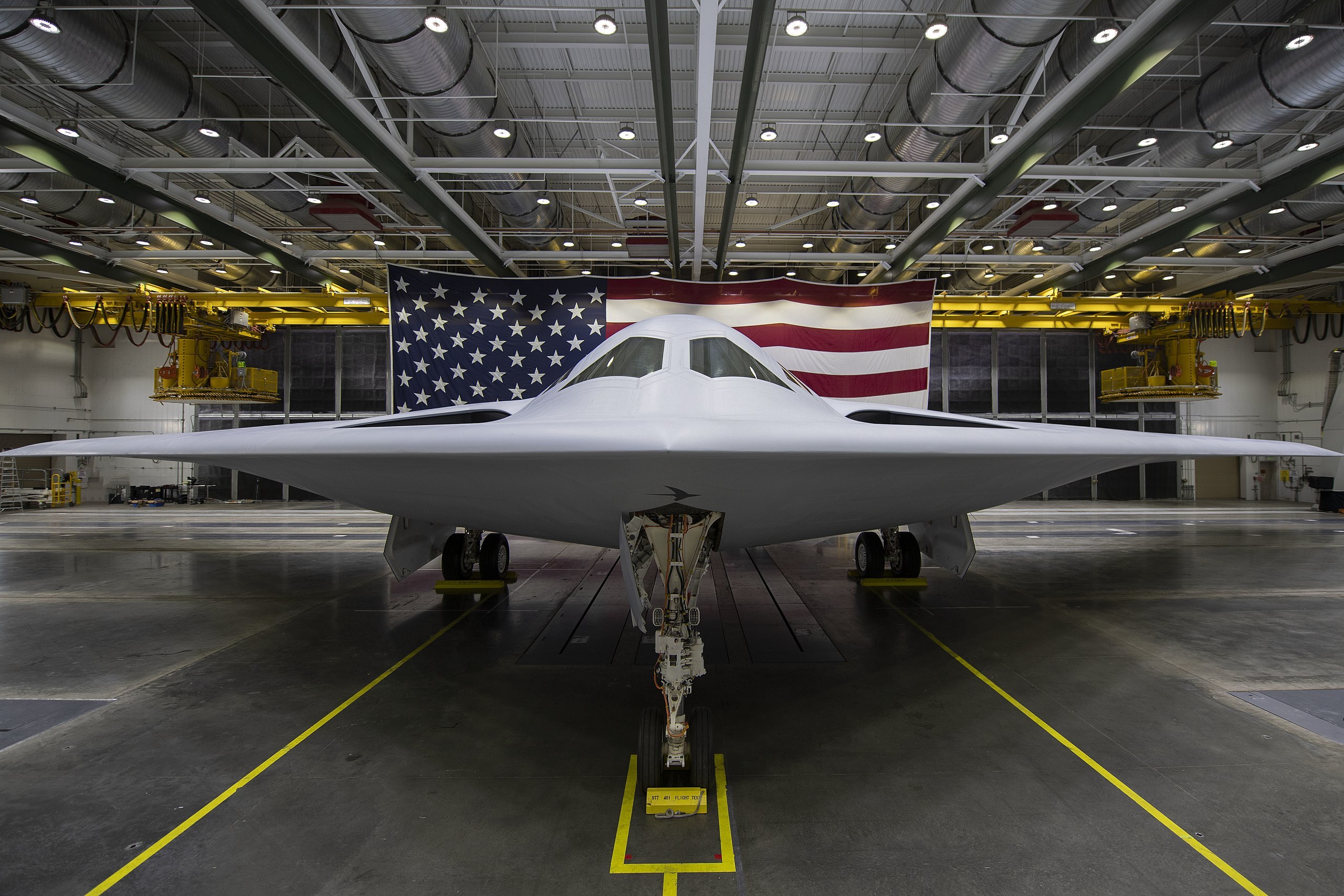 “Самый совершенный самолет”: в США представили B-21 Raider