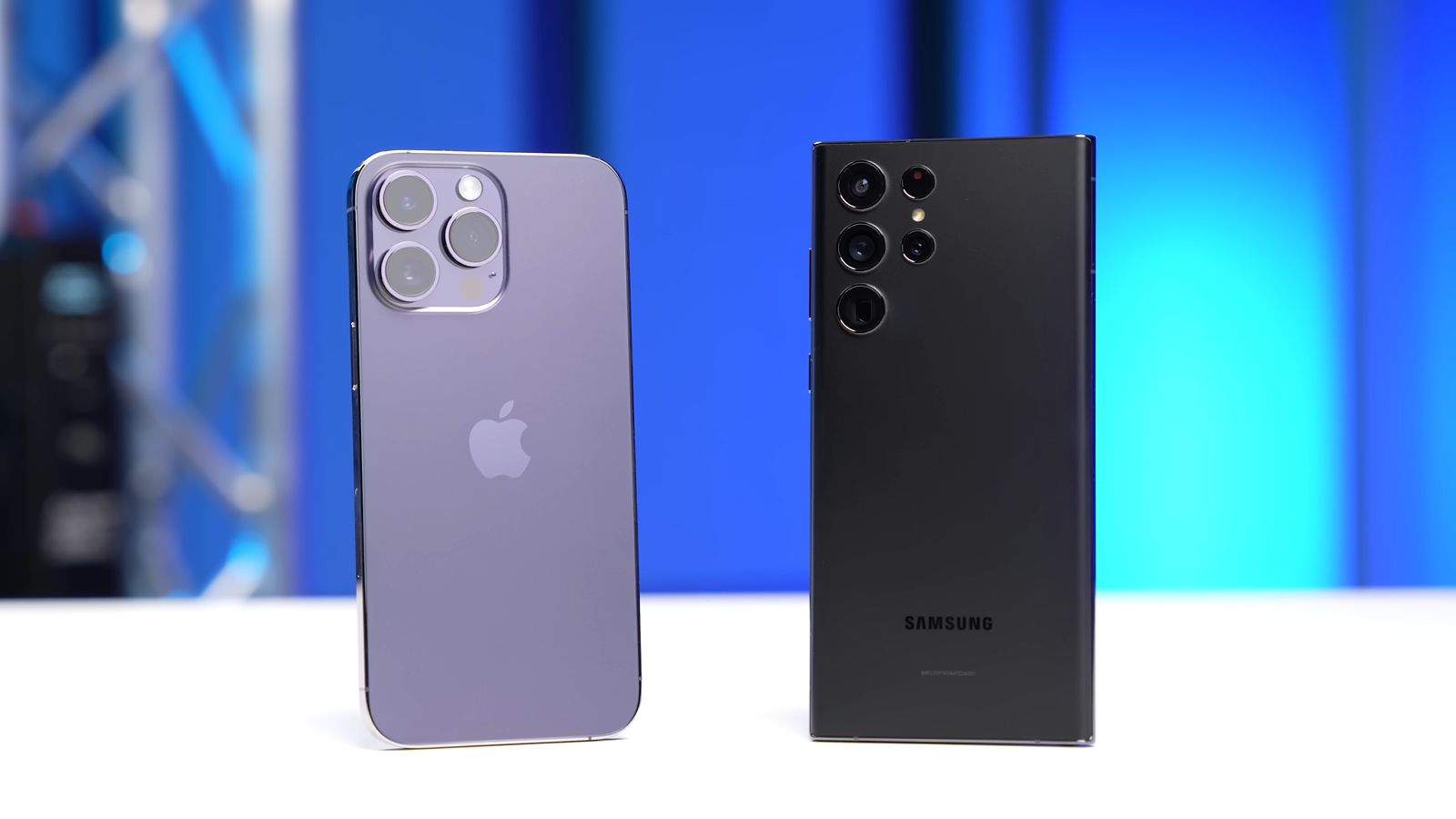 iPhone 14 Pro Max сравнили с Samsung S22 Ultra по прочности при падении —  Ferra.ru