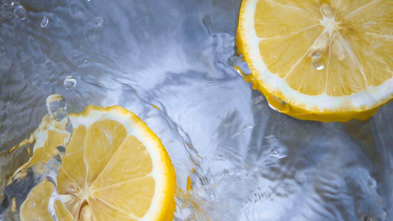 what-happens-if-you-drink-water-with-lemon-for-30-days-in-a-row-fitness