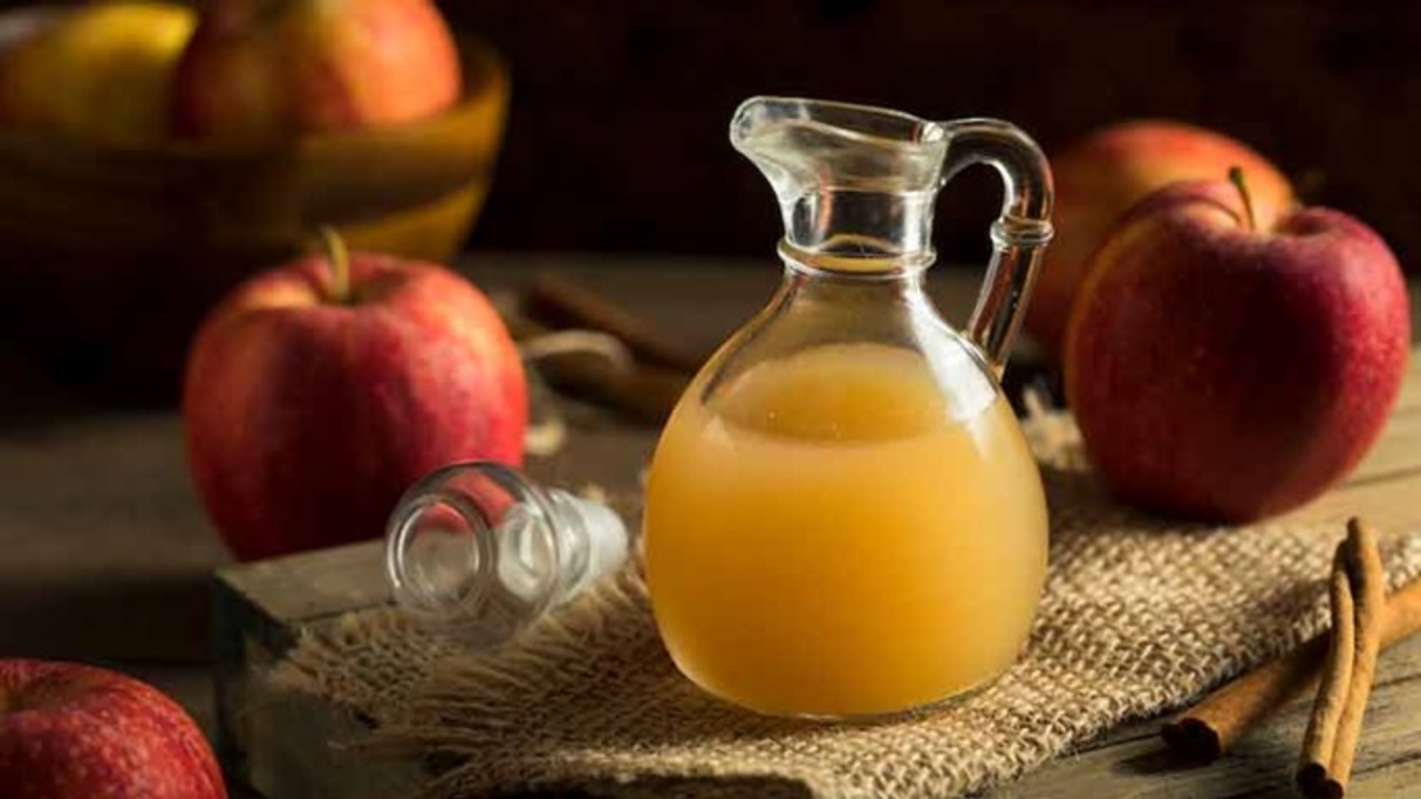 Домашний яблочный уксус рецепт. Уксус Apple Cider Vinegar. Домашний яблочный уксус. Яблочный уксус фото. Сидр яблочный натуральный.