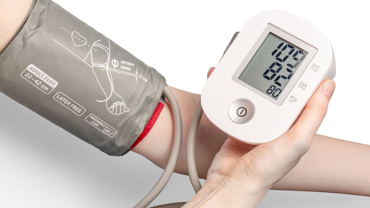 smart-ring-with-temperature-and-blood-pressure-control