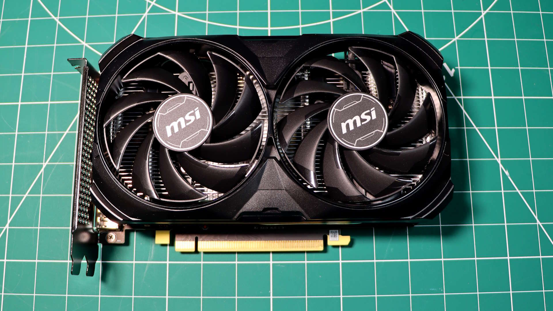 Есть ли разница между маломощными видеокартами RTX 4060 с 8 и 16 ГБ памяти