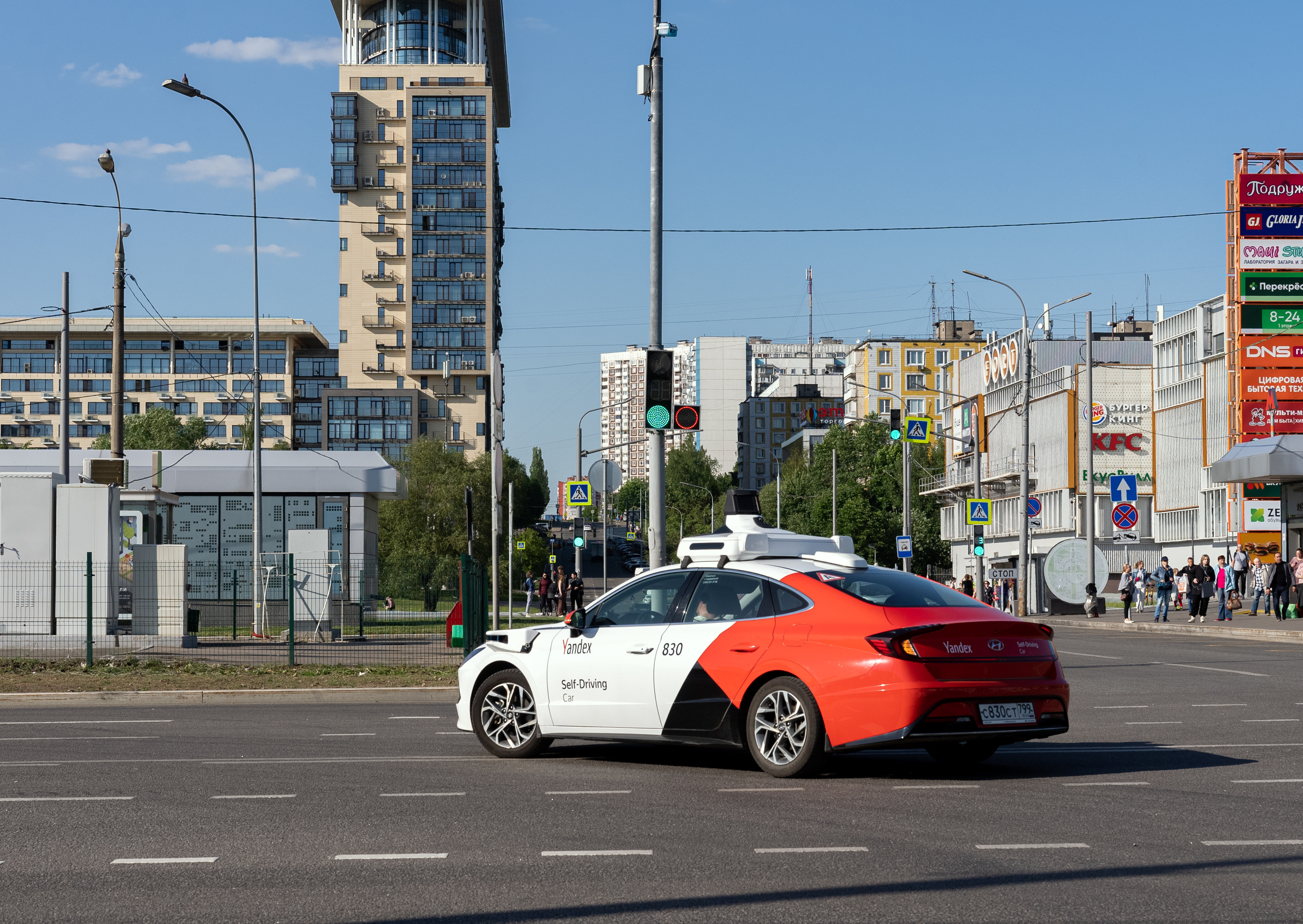 В Москве начали тестировать автомобиль без водителя за рулем