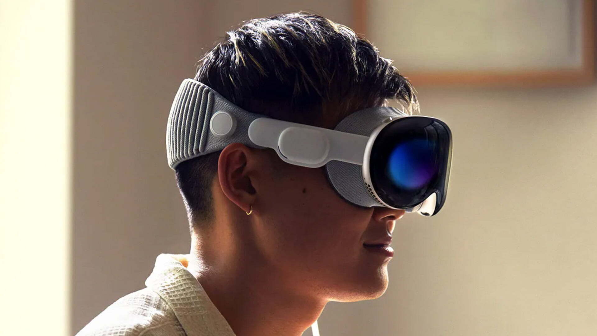 Эксперты раскрыли главный секрет: вреден ли шлем Apple Vision Pro для мозга