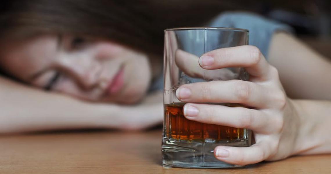 Учёные выяснили, как злоупотребление алкоголем человеком влияет на окружающих