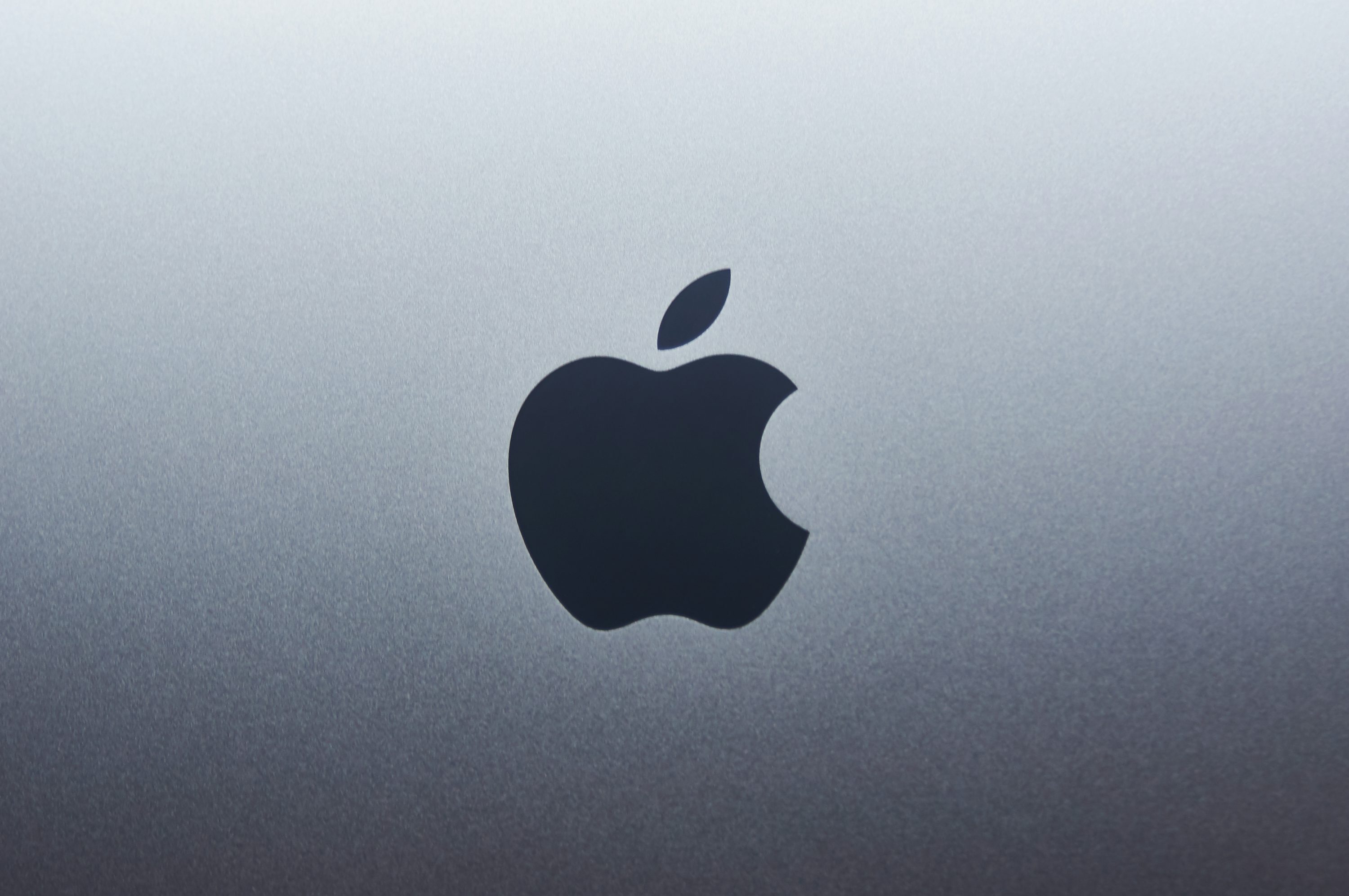 Известный утечками хакер похвастал кражей внутренних документов Apple