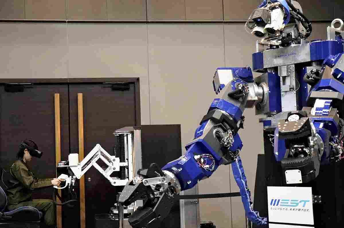 В Японии железные дороги начнёт обслуживать человекоподобный робот