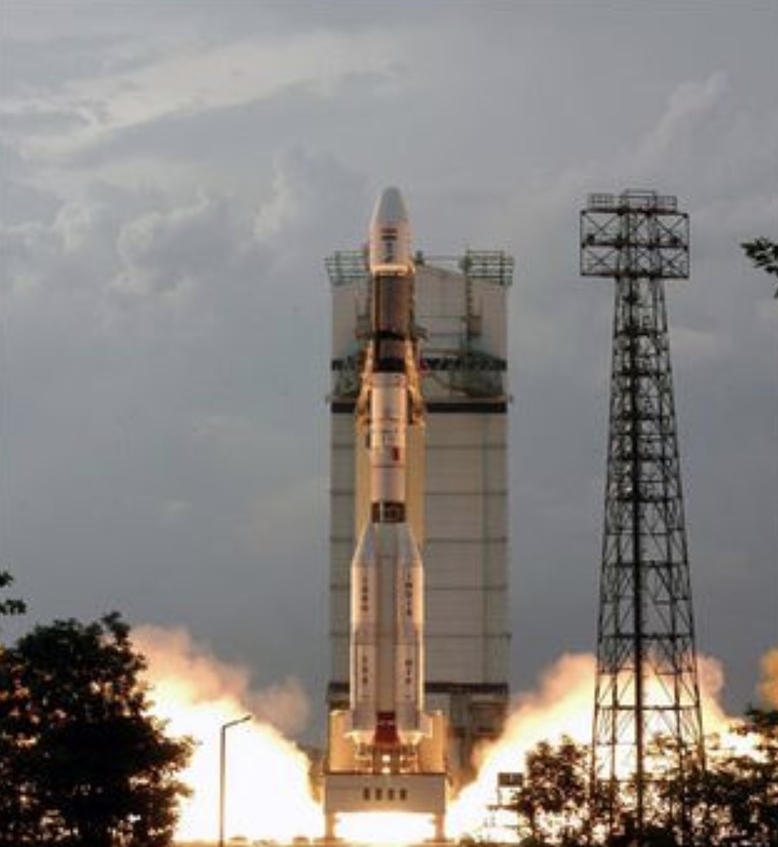 Индия построит ракету на кислородно-метановом двигателе для доставки людей на Луну