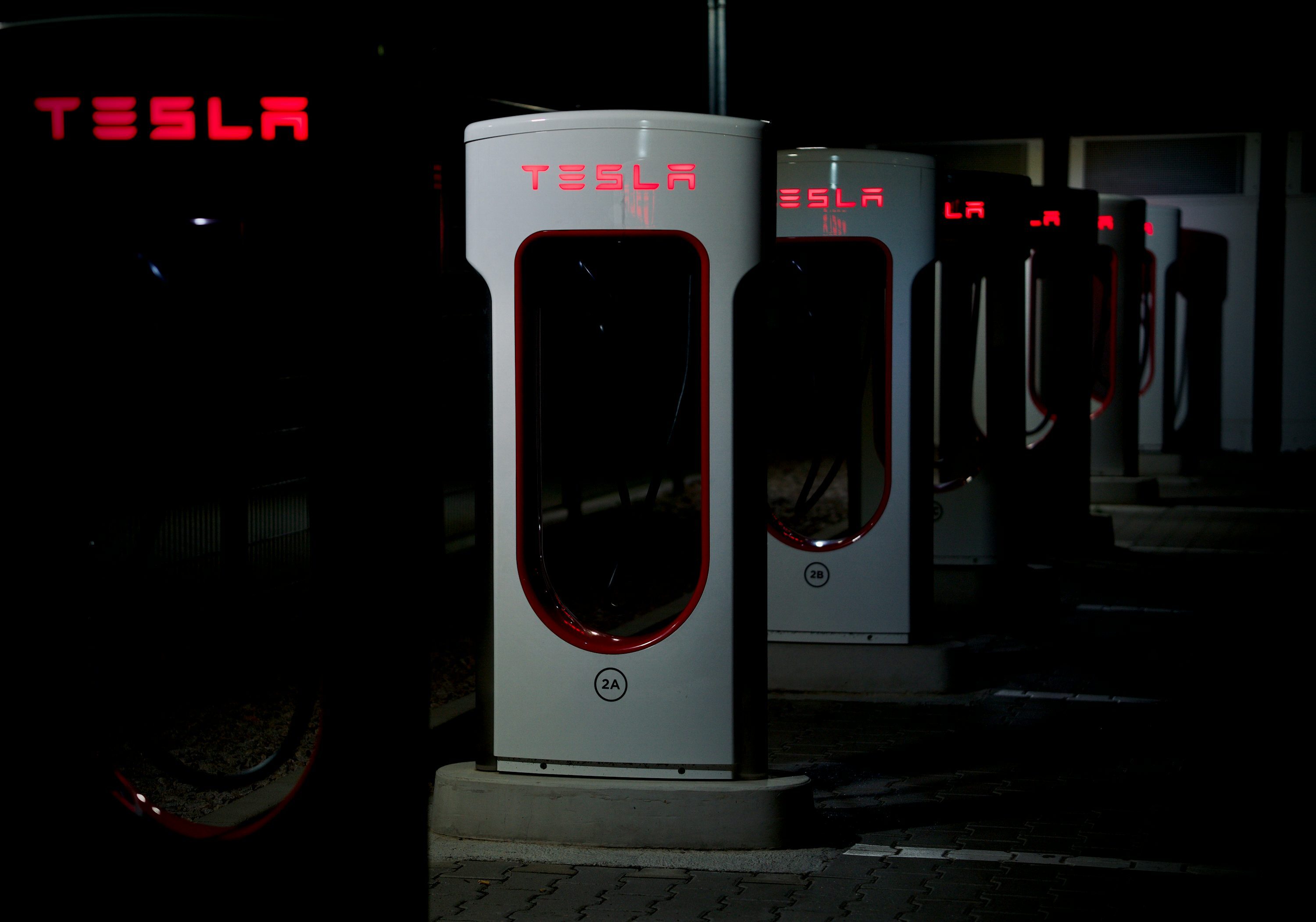 Tesla засудит производителя аварийных разъёмов для электрокаров