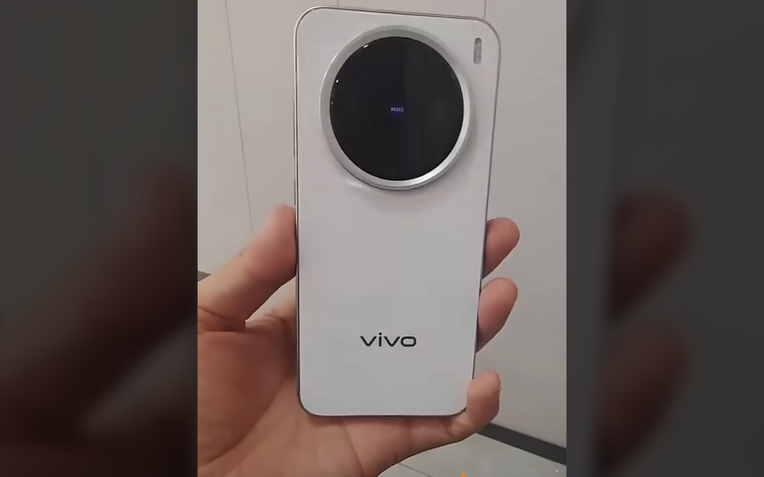 Самый компактный флагманский смартфон 2024 г.: опубликовано видео с Vivo X200 Pro Mini