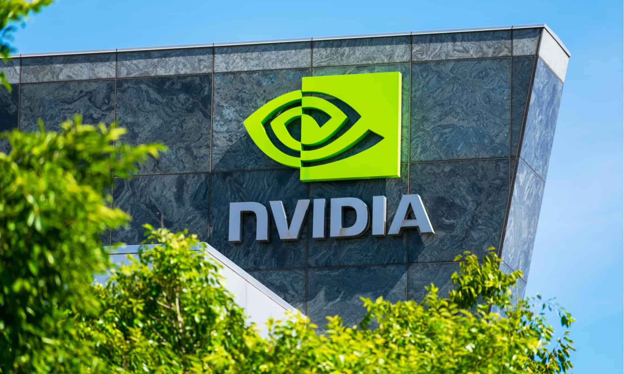 Акции Nvidia внезапно упали после заявлений Трампа о повышении тарифов