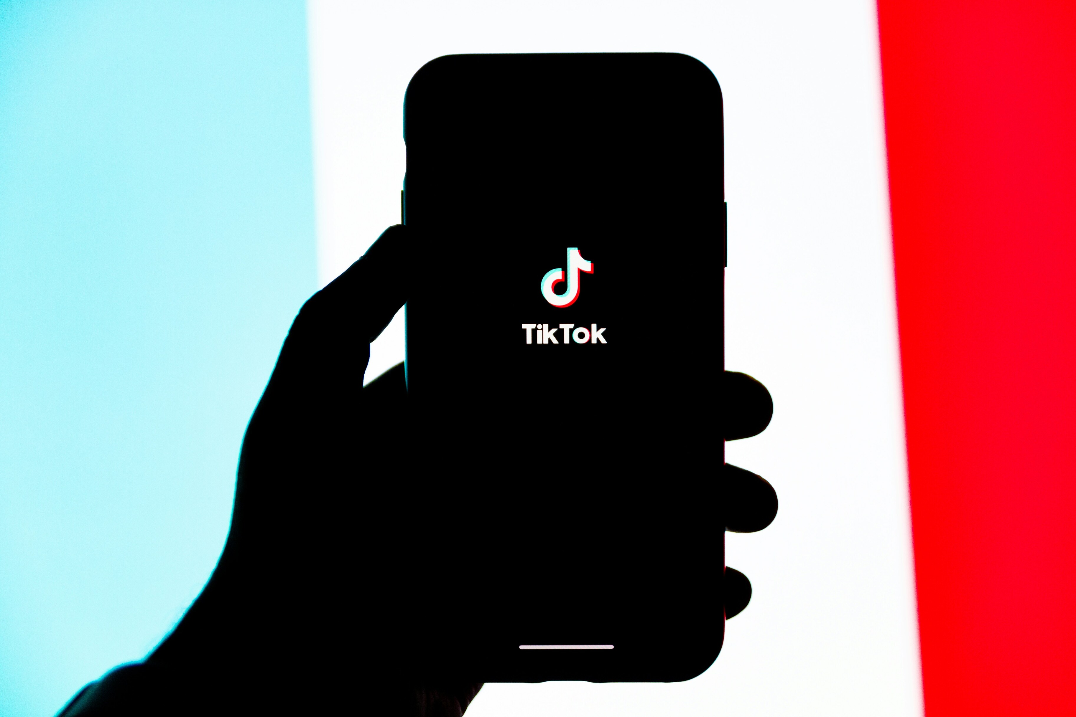 TikTok сократит сотрудников отдела модерации контента по всему миру