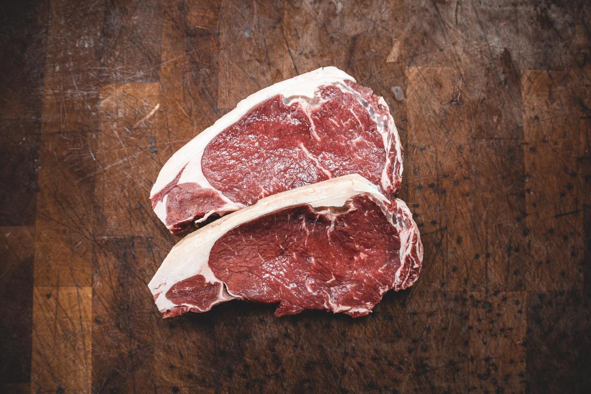 Почему есть сырое мясо опасно и вредно для здоровья?