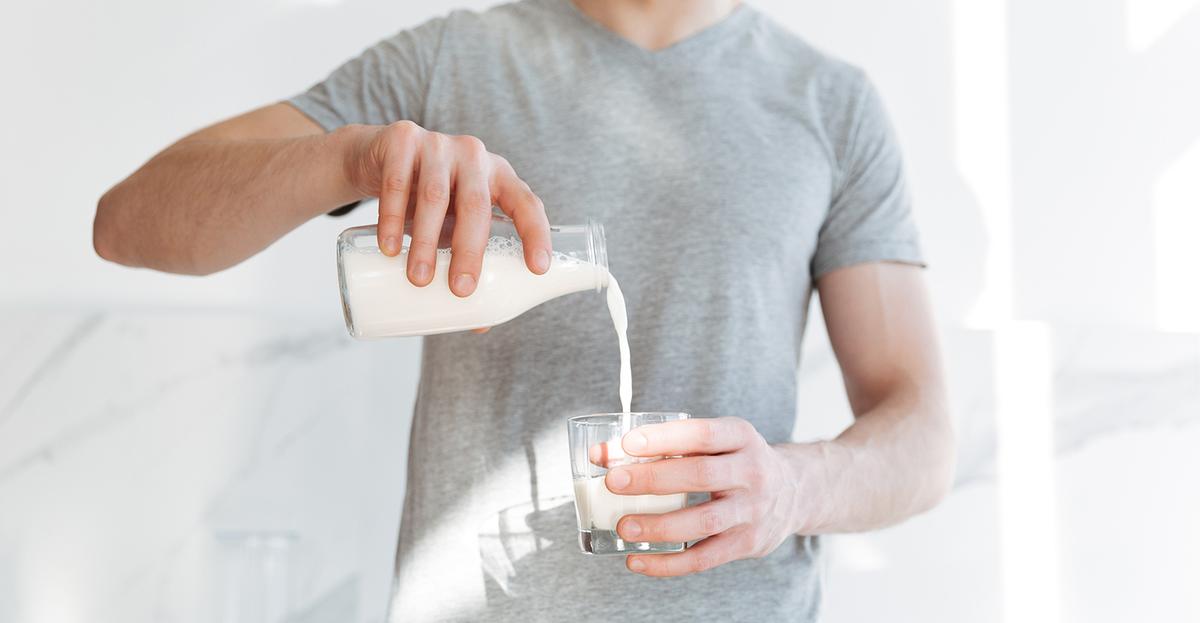 Почему пить холодное молоко может быть вредно для здоровья?