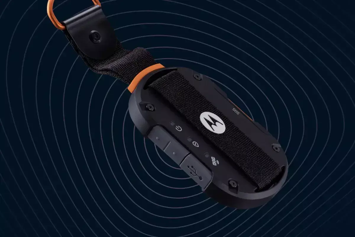 Bluetooth-брелок Motorola позволит любому смартфону использовать  спутниковую связь — Ferra.ru