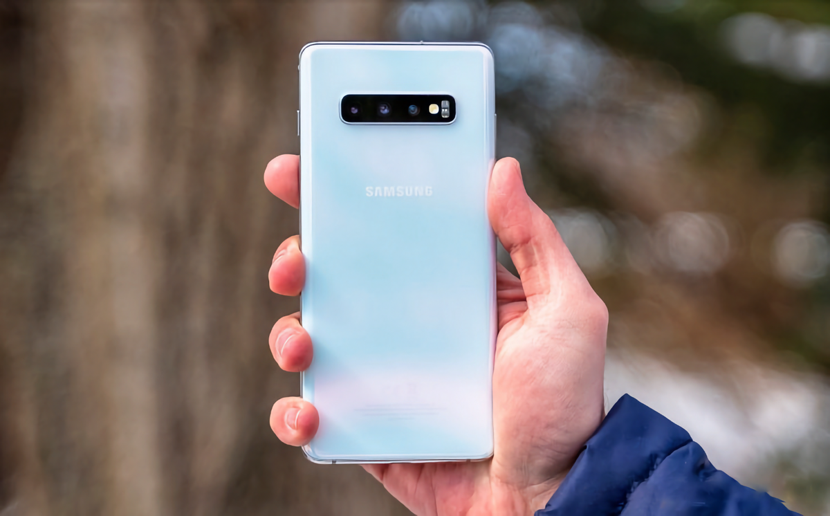 Для Galaxy S10 вышло неожиданное обновление. Samsung закрыла поддержку  устройства ещё летом — Ferra.ru