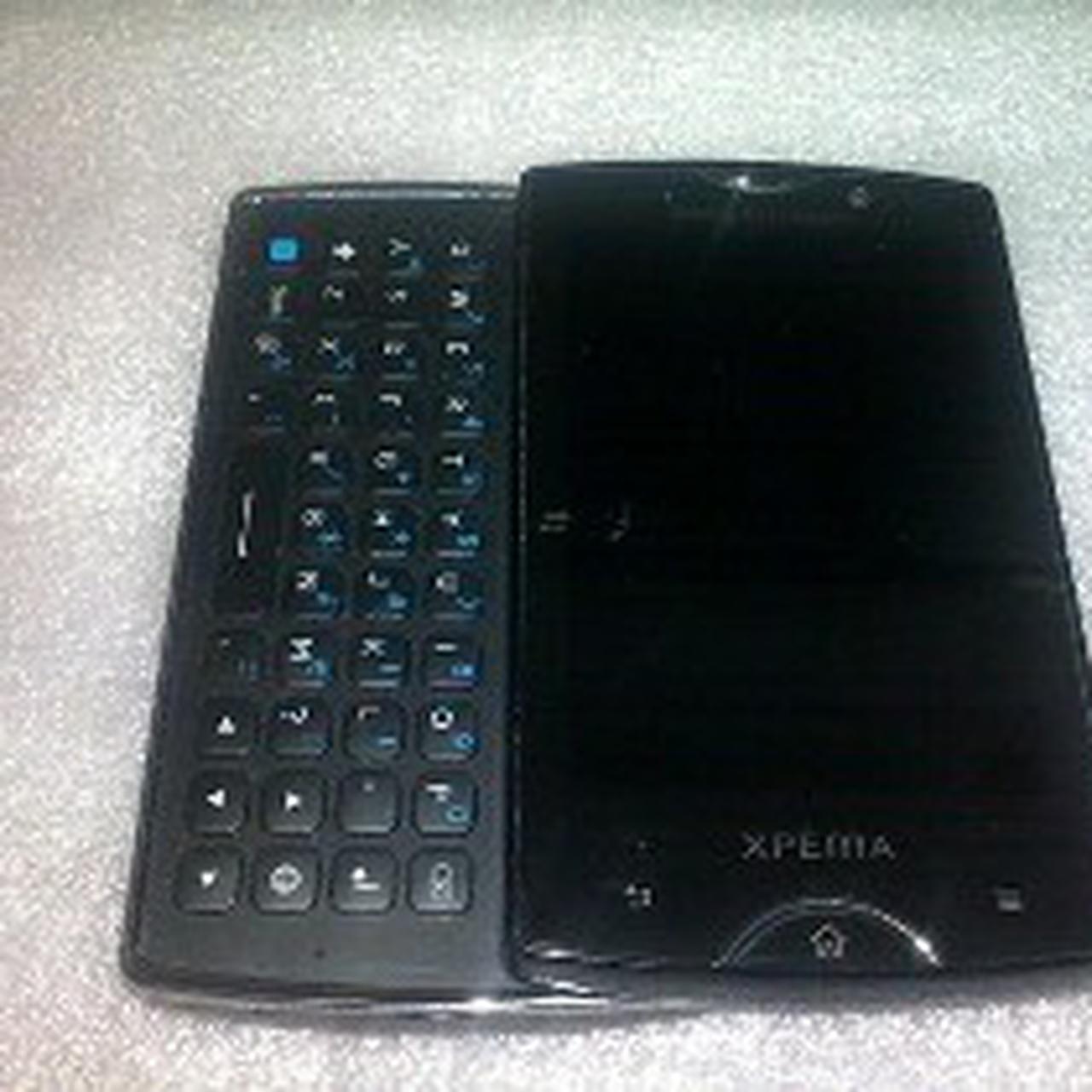 Наследник смартфона Sony Ericsson Xperia X10 mini pro снялся на фото —  Ferra.ru