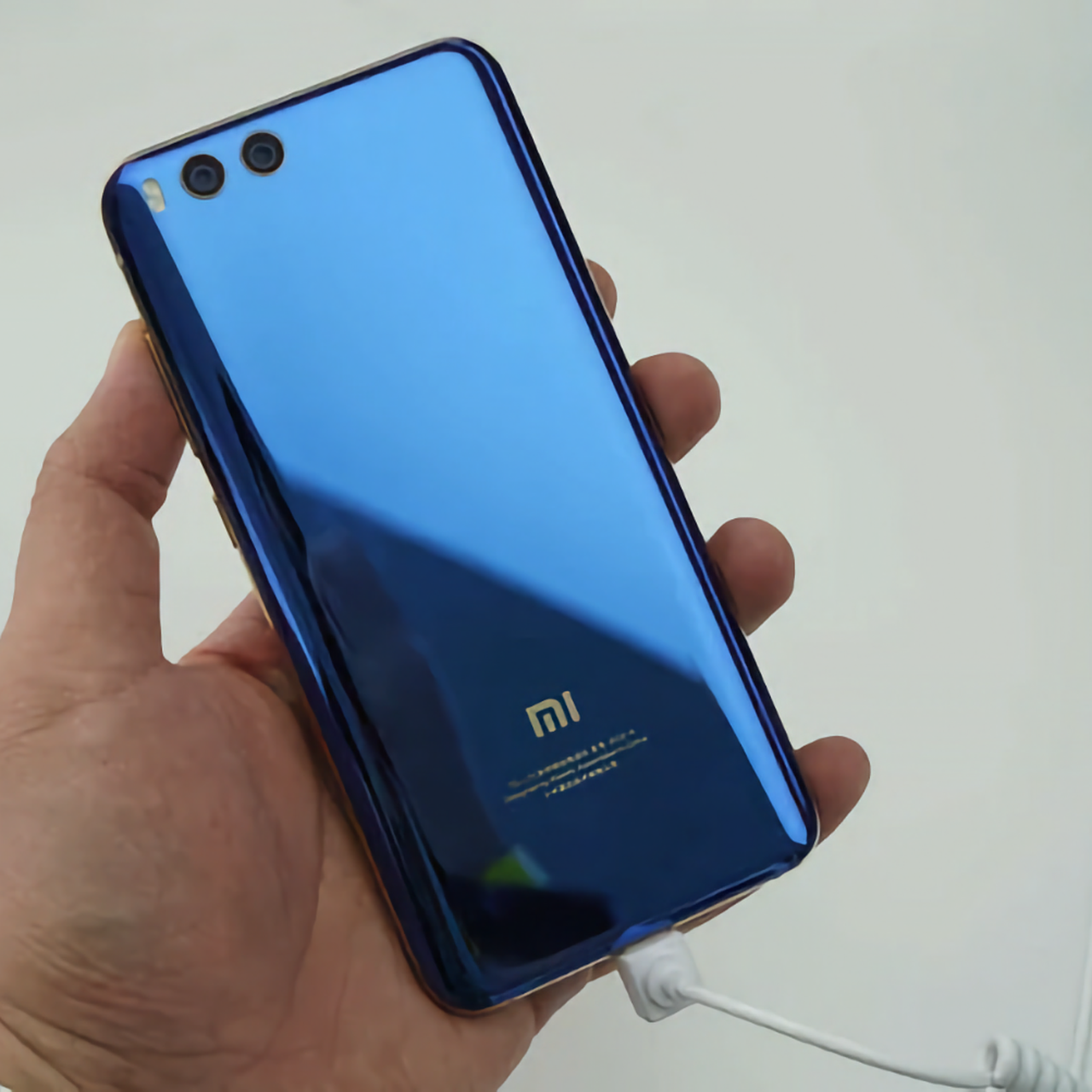 Устали от выпирающих камер в смартфонах? Xiaomi нашла способ, как спрятать  их в корпус — Ferra.ru