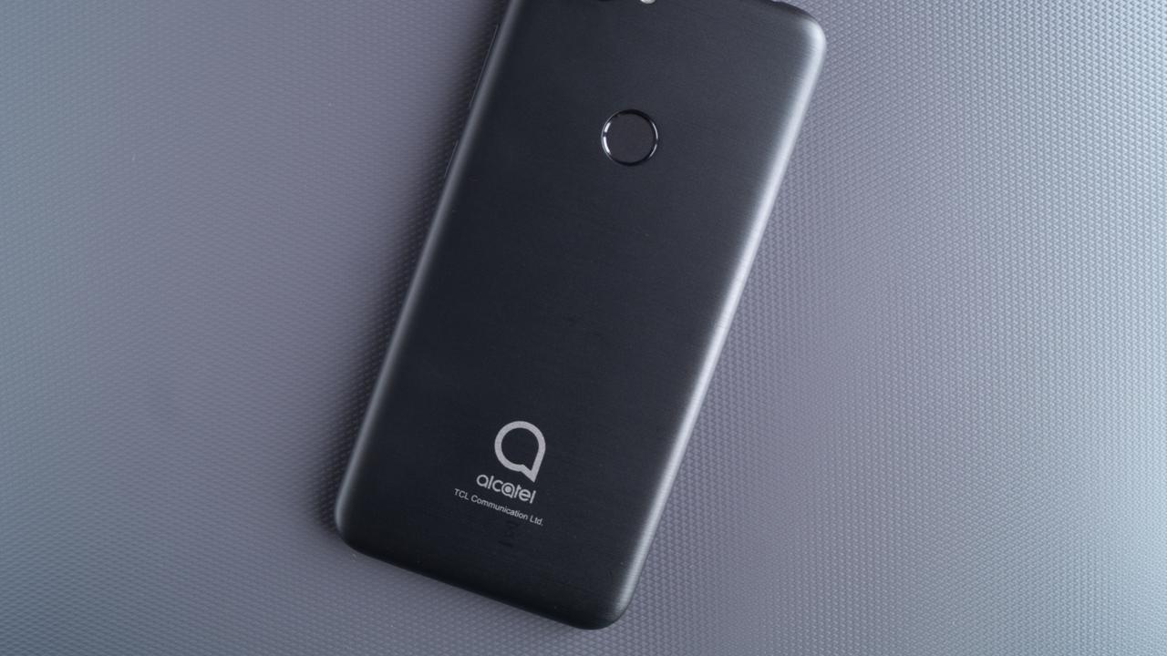 Бюджетный смартфон Alcatel с характеристиками уровня Xiaomi, но дешевле. А  в чём прикол? — Ferra.ru