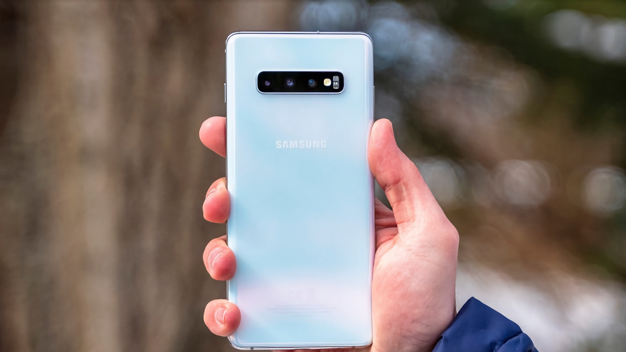 Для Galaxy S10 вышло неожиданное обновление. Samsung закрыла поддержку  устройства ещё летом — Ferra.ru