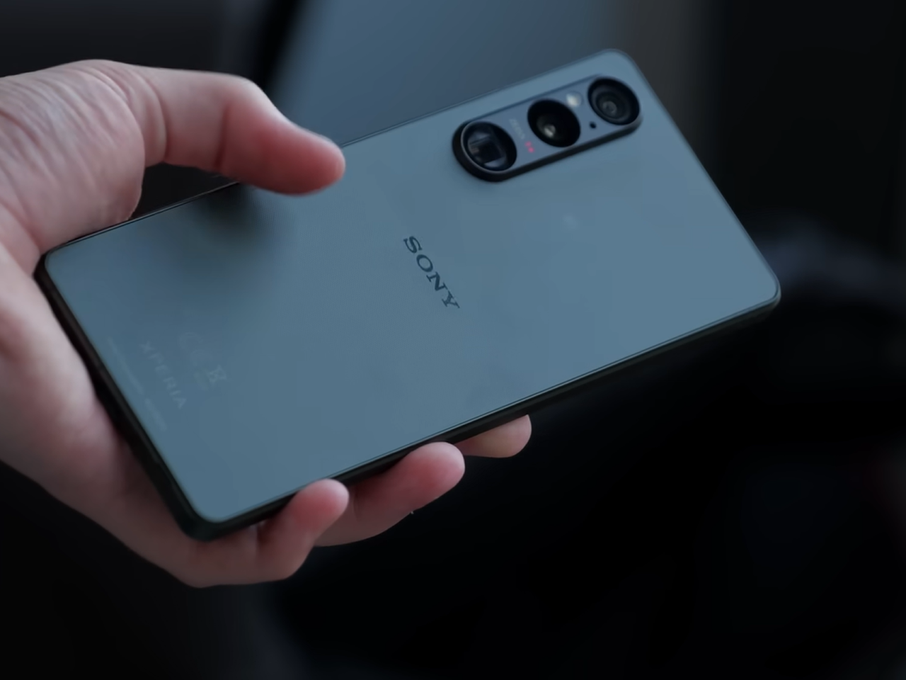 Почему Sony Xperia 1 V не покупают даже при его отличных камерах — Ferra.ru