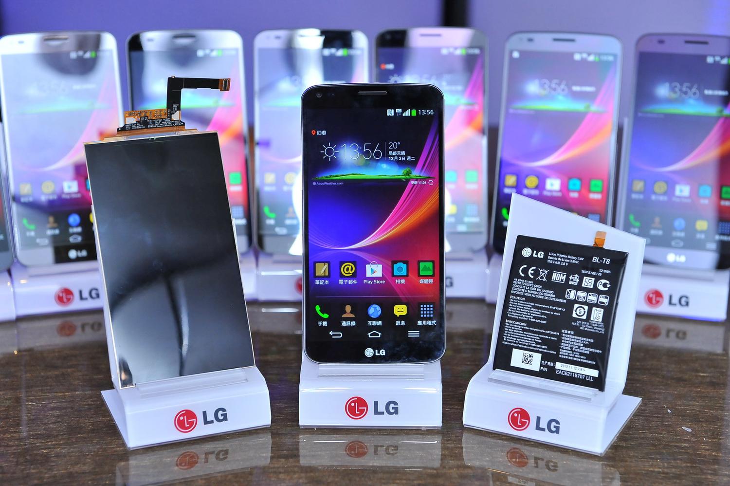 Мировые продажи изогнутого смартфона LG G Flex стартовали — Ferra.ru