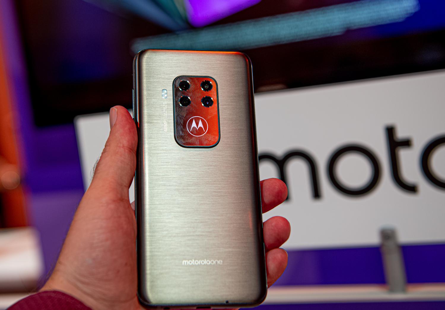 Motorola наконец-то сделала смартфон лучше, чем Xiaomi. Нет, я не шучу —  Ferra.ru