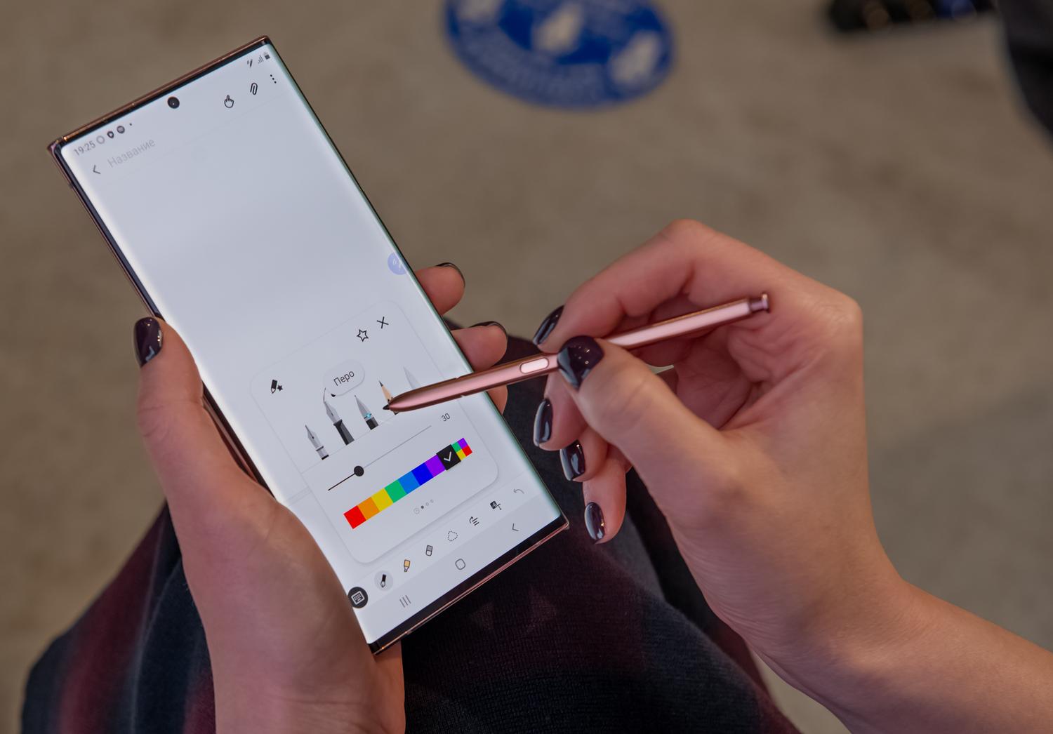 Samsung Galaxy Note20 глупо сравнивать с остальными смартфонами. И дело не  в том, лучше он или хуже — Ferra.ru